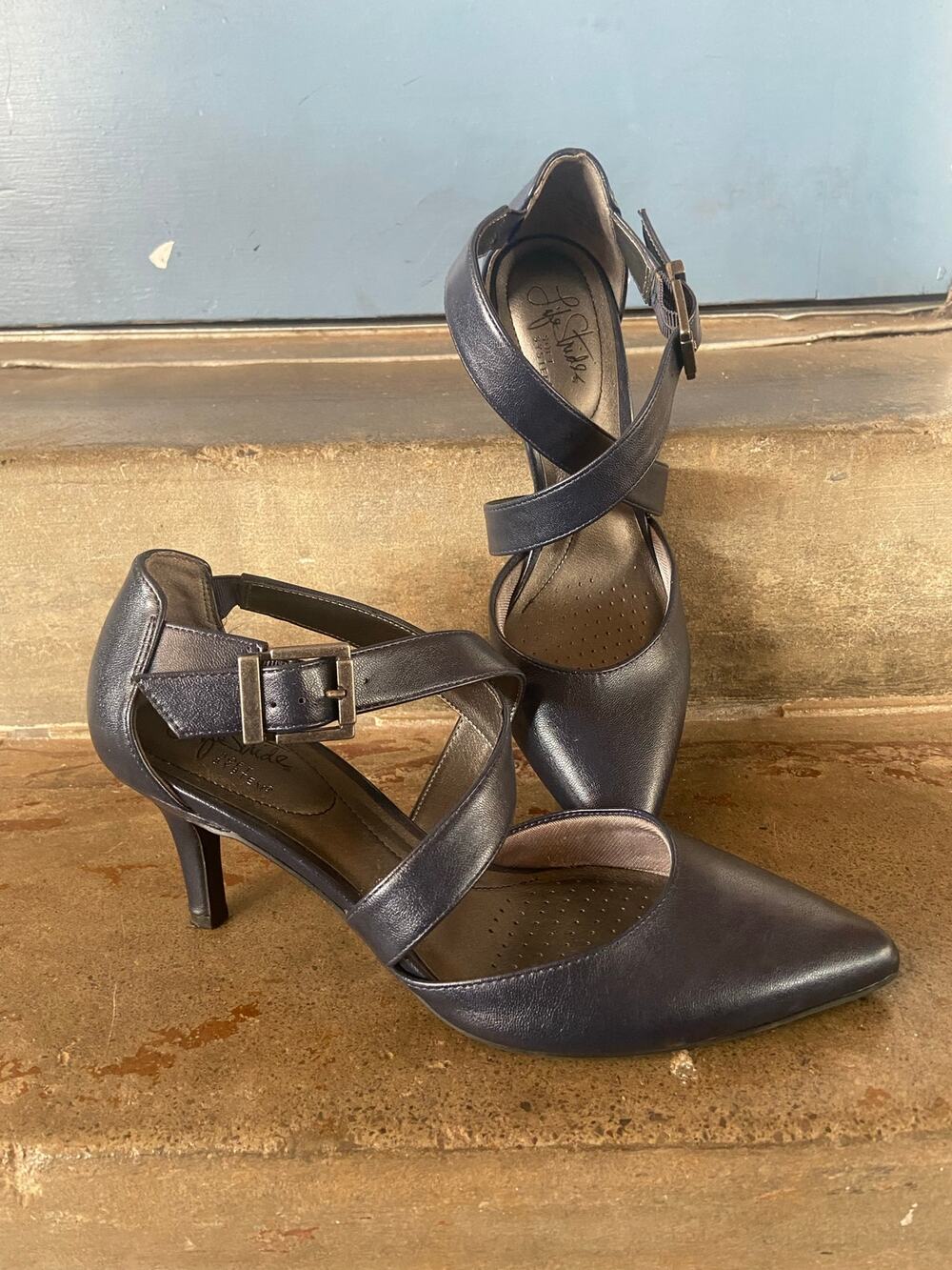 Lifestride “See This” navy blue criss cross strap heeled pumps
